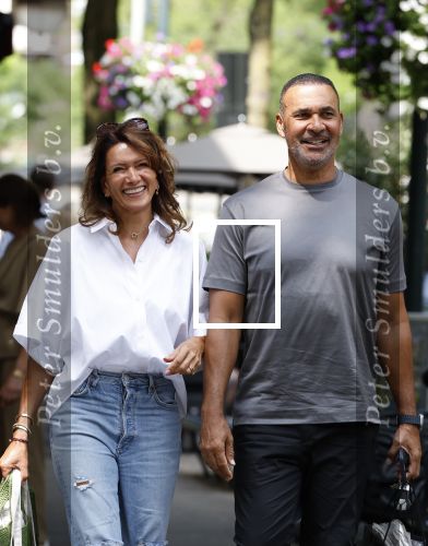 Amsterdam 18 juli 2023
Ruud Gullit en zijn vriendin Karin de Rooy op de cornelus Schuytstraat.