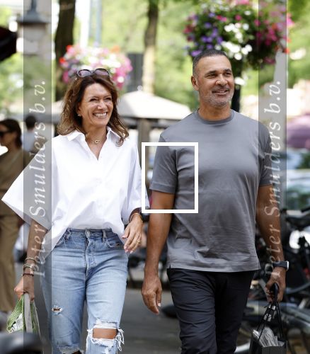 Amsterdam 18 juli 2023
Ruud Gullit en zijn vriendin Karin de Rooy op de cornelus Schuytstraat.