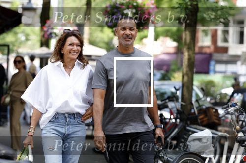 Amsterdam 18 juli 2023
Ruud Gullit en zijn vriendin Karin de Rooy op de cornelus Schuytstraat.