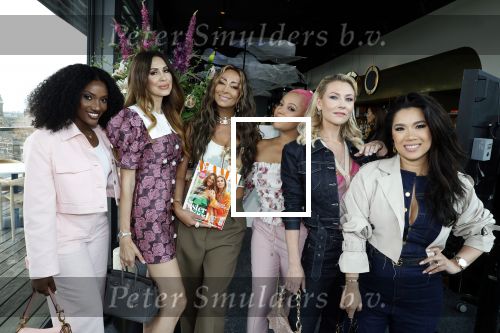 Amsterdam 4 juli 2023
Presentatie Kek Mama cover met Kim Feenstra en Maria Tailort in het Double Tree hotel.
Real Housewives of Amsterdam ,vlnr Sherry Ann Tamara Elbaz Maria Tailor Djamilla Celina Susanna Klibansky en Kimmylien Nguyen