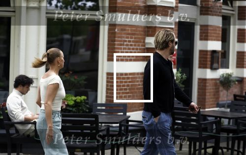 Amsterdam 21 juli 2023
Thijs Romer rijdt naar het huis van Noor Groot . Hij parkeert zijn auto ergens anders en loopt naar haar huis . 30 min later loopt hij weg  en 10 seconden later komt Noor achter hem aangerend.  Ze lopen ergens heen en ruim anderhalf uur later komt Noor alleen terug Thijs loopt naar zijn auto en rijdt weg.