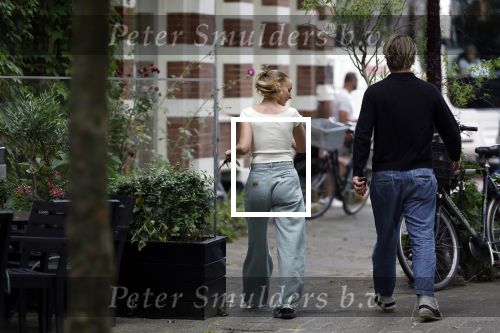Amsterdam 21 juli 2023
Thijs Romer rijdt naar het huis van Noor Groot . Hij parkeert zijn auto ergens anders en loopt naar haar huis . 30 min later loopt hij weg  en 10 seconden later komt Noor achter hem aangerend.  Ze lopen ergens heen en ruim anderhalf uur later komt Noor alleen terug Thijs loopt naar zijn auto en rijdt weg.