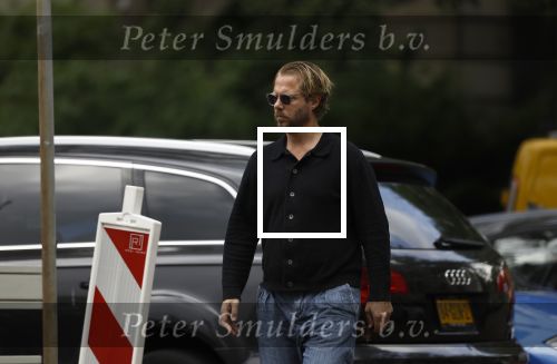 Amsterdam 21 juli 2023
Thijs Romer rijdt naar het huis van Noor Groot . Hij parkeert zijn auto ergens anders en loopt naar haar huis . 30 min later loopt hij weg  en 10 seconden later komt Noor achter hem aangerend.  Ze lopen ergens heen en ruim anderhalf uur later komt Noor alleen terug Thijs loopt naar zijn auto en rijdt weg.