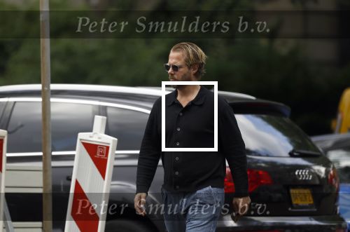 Amsterdam 21 juli 2023
Thijs Romer rijdt naar het huis van Noor Groot . Hij parkeert zijn auto ergens anders en loopt naar haar huis . 30 min later loopt hij weg  en 10 seconden later komt Noor achter hem aangerend.  Ze lopen ergens heen en ruim anderhalf uur later komt Noor alleen terug Thijs loopt naar zijn auto en rijdt weg.
