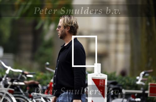 Amsterdam 21 juli 2023
Thijs Romer rijdt naar het huis van Noor Groot . Hij parkeert zijn auto ergens anders en loopt naar haar huis . 30 min later loopt hij weg  en 10 seconden later komt Noor achter hem aangerend.  Ze lopen ergens heen en ruim anderhalf uur later komt Noor alleen terug Thijs loopt naar zijn auto en rijdt weg.