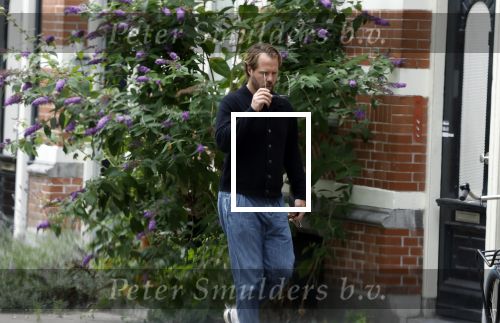 Amsterdam 21 juli 2023
Thijs Romer rijdt naar het huis van Noor Groot . Hij parkeert zijn auto ergens anders en loopt naar haar huis . 30 min later loopt hij weg  en 10 seconden later komt Noor achter hem aangerend.  Ze lopen ergens heen en ruim anderhalf uur later komt Noor alleen terug Thijs loopt naar zijn auto en rijdt weg.