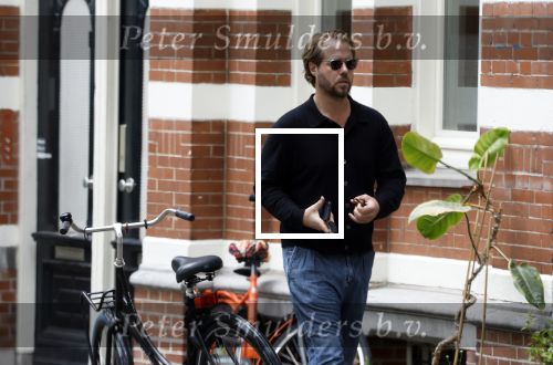 Amsterdam 21 juli 2023
Thijs Romer rijdt naar het huis van Noor Groot . Hij parkeert zijn auto ergens anders en loopt naar haar huis . 30 min later loopt hij weg  en 10 seconden later komt Noor achter hem aangerend.  Ze lopen ergens heen en ruim anderhalf uur later komt Noor alleen terug Thijs loopt naar zijn auto en rijdt weg.