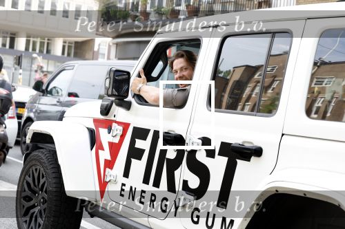 Amsterdam 11 juli 2023
Thomas v d Vlugt in zijn jeep met reclame voor First Energy Gum waarvan Thomas Mede eigenaar is.