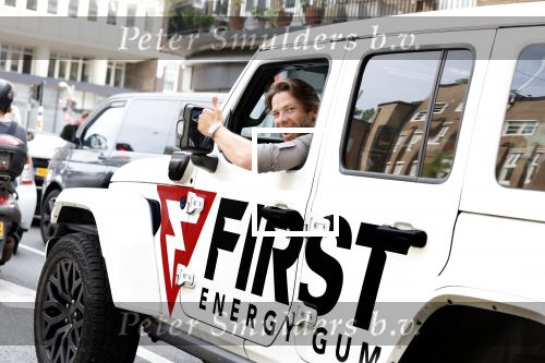 Amsterdam 11 juli 2023
Thomas v d Vlugt in zijn jeep met reclame voor First Energy Gum waarvan Thomas Mede eigenaar is.
