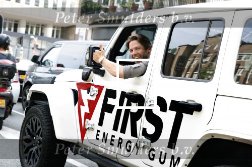 Amsterdam 11 juli 2023
Thomas v d Vlugt in zijn jeep met reclame voor First Energy Gum waarvan Thomas Mede eigenaar is.