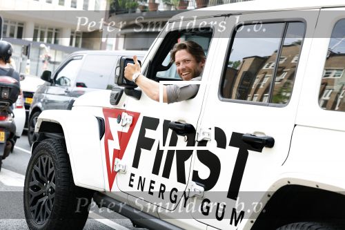 Amsterdam 11 juli 2023
Thomas v d Vlugt in zijn jeep met reclame voor First Energy Gum waarvan Thomas Mede eigenaar is.