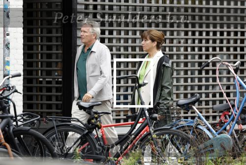 Amsterdam 22 juli 2023
Tom Egbers en zijn vrouw Janke Dekker winkelend in Amsterdam zuid. Ze waren oa bij Suit supply en de Joffers.