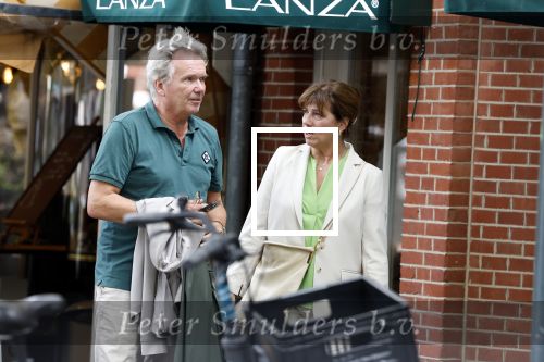 Amsterdam 22 juli 2023
Tom Egbers en zijn vrouw Janke Dekker winkelend in Amsterdam zuid. Ze waren oa bij Suit supply en de Joffers.