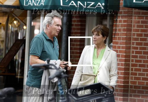 Amsterdam 22 juli 2023
Tom Egbers en zijn vrouw Janke Dekker winkelend in Amsterdam zuid. Ze waren oa bij Suit supply en de Joffers.
