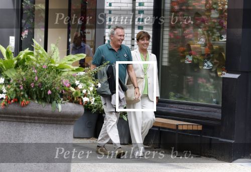 Amsterdam 22 juli 2023
Tom Egbers en zijn vrouw Janke Dekker winkelend in Amsterdam zuid. Ze waren oa bij Suit supply en de Joffers.