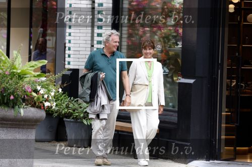 Amsterdam 22 juli 2023
Tom Egbers en zijn vrouw Janke Dekker winkelend in Amsterdam zuid. Ze waren oa bij Suit supply en de Joffers.