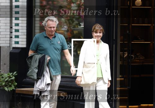 Amsterdam 22 juli 2023
Tom Egbers en zijn vrouw Janke Dekker winkelend in Amsterdam zuid. Ze waren oa bij Suit supply en de Joffers.