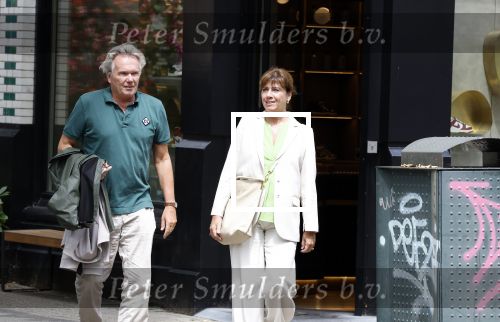 Amsterdam 22 juli 2023
Tom Egbers en zijn vrouw Janke Dekker winkelend in Amsterdam zuid. Ze waren oa bij Suit supply en de Joffers.