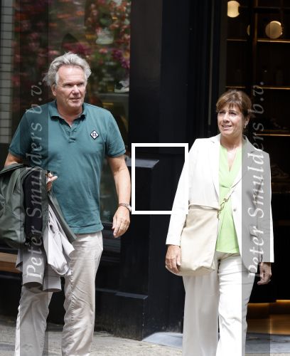 Amsterdam 22 juli 2023
Tom Egbers en zijn vrouw Janke Dekker winkelend in Amsterdam zuid. Ze waren oa bij Suit supply en de Joffers.