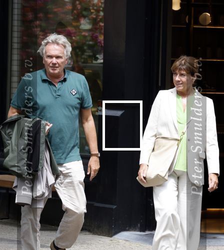 Amsterdam 22 juli 2023
Tom Egbers en zijn vrouw Janke Dekker winkelend in Amsterdam zuid. Ze waren oa bij Suit supply en de Joffers.