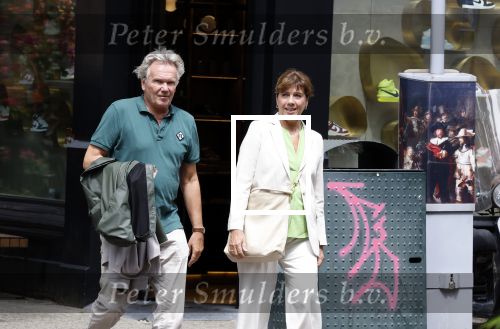 Amsterdam 22 juli 2023
Tom Egbers en zijn vrouw Janke Dekker winkelend in Amsterdam zuid. Ze waren oa bij Suit supply en de Joffers.