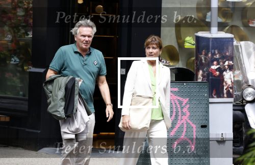 Amsterdam 22 juli 2023
Tom Egbers en zijn vrouw Janke Dekker winkelend in Amsterdam zuid. Ze waren oa bij Suit supply en de Joffers.