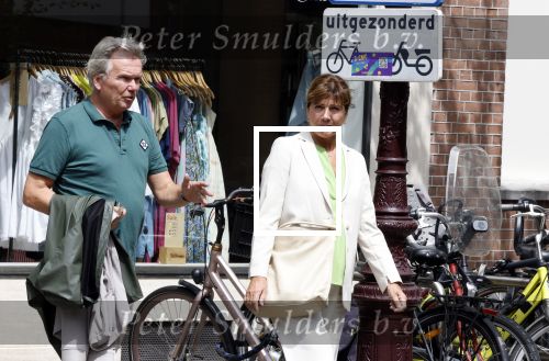Amsterdam 22 juli 2023
Tom Egbers en zijn vrouw Janke Dekker winkelend in Amsterdam zuid. Ze waren oa bij Suit supply en de Joffers.