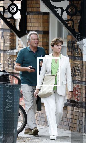 Amsterdam 22 juli 2023
Tom Egbers en zijn vrouw Janke Dekker winkelend in Amsterdam zuid. Ze waren oa bij Suit supply en de Joffers.