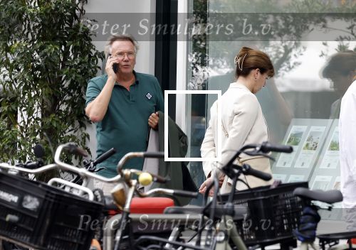 Amsterdam 22 juli 2023
Tom Egbers en zijn vrouw Janke Dekker winkelend in Amsterdam zuid. Ze waren oa bij Suit supply en de Joffers.