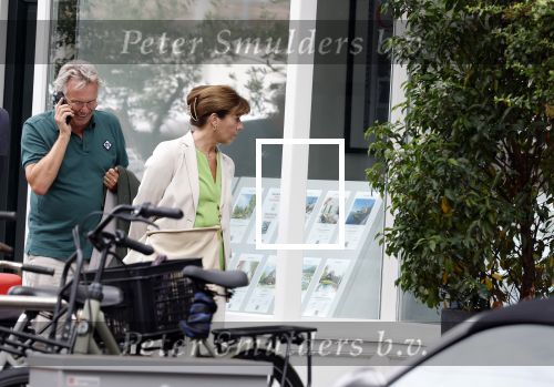 Amsterdam 22 juli 2023
Tom Egbers en zijn vrouw Janke Dekker winkelend in Amsterdam zuid. Ze waren oa bij Suit supply en de Joffers.