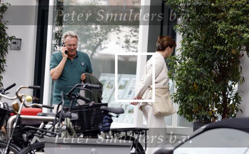 Amsterdam 22 juli 2023
Tom Egbers en zijn vrouw Janke Dekker winkelend in Amsterdam zuid. Ze waren oa bij Suit supply en de Joffers.