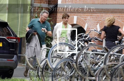Amsterdam 22 juli 2023
Tom Egbers en zijn vrouw Janke Dekker winkelend in Amsterdam zuid. Ze waren oa bij Suit supply en de Joffers.