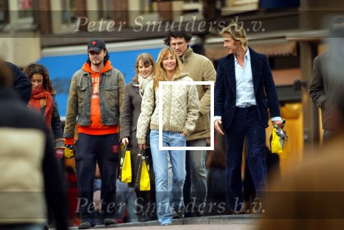 Amsterdam 4 januari 2004
Dinand Woesthoff met Katja Schuurman, Chris Zeegers, Wendy v Dijk, Jphnny de Mol, Babette v Veen en Bas Westerweel.
Peter Smulders bv