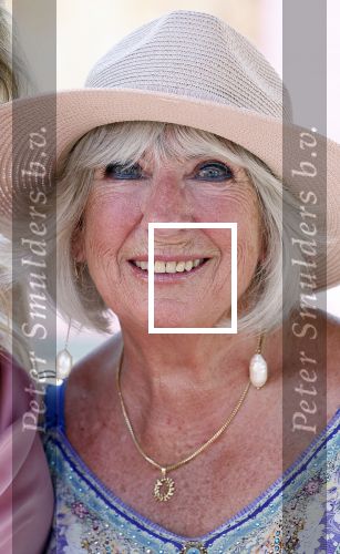 Amsterdam 8 juli 2023
Willeke Alberti krijgt uit handen van Nicolette v Dam een roze amsterdammertje als beloning voor haar prachtige carriere.  Uitreiking was op de Amsterdamse zomer.