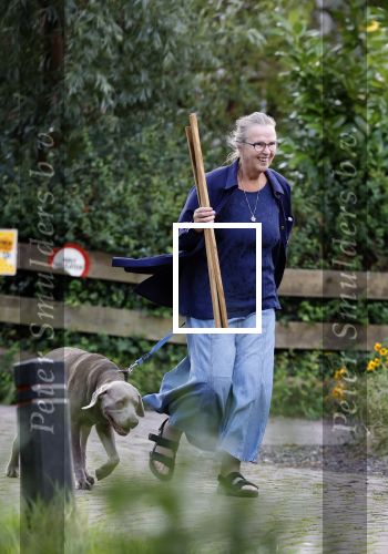 Zuiderwoude 26 juli 2023
Thijs Romer viert zijn verjaardag . Zijn moeder Yvonne Smolders is bij nhem thuis en laat de hond uit . Zus Nienke Romer en zwager Frederik Brom komen met hun dochter langs.