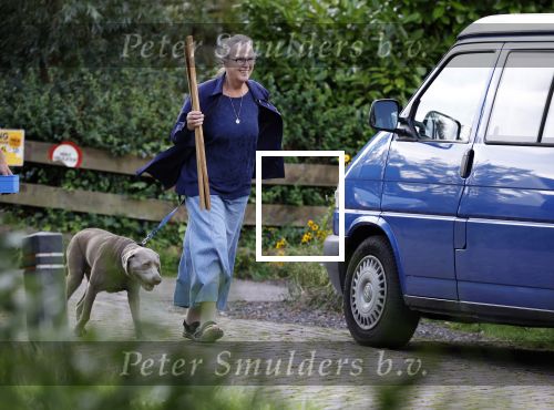 Zuiderwoude 26 juli 2023
Thijs Romer viert zijn verjaardag . Zijn moeder Yvonne Smolders is bij nhem thuis en laat de hond uit . Zus Nienke Romer en zwager Frederik Brom komen met hun dochter langs.