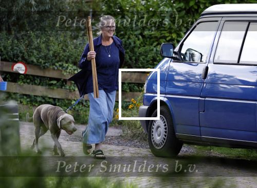 Zuiderwoude 26 juli 2023
Thijs Romer viert zijn verjaardag . Zijn moeder Yvonne Smolders is bij nhem thuis en laat de hond uit . Zus Nienke Romer en zwager Frederik Brom komen met hun dochter langs.