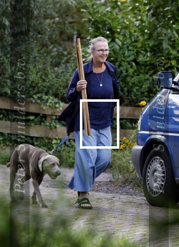 Zuiderwoude 26 juli 2023
Thijs Romer viert zijn verjaardag . Zijn moeder Yvonne Smolders is bij nhem thuis en laat de hond uit . Zus Nienke Romer en zwager Frederik Brom komen met hun dochter langs.