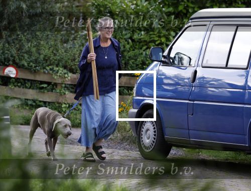 Zuiderwoude 26 juli 2023
Thijs Romer viert zijn verjaardag . Zijn moeder Yvonne Smolders is bij nhem thuis en laat de hond uit . Zus Nienke Romer en zwager Frederik Brom komen met hun dochter langs.