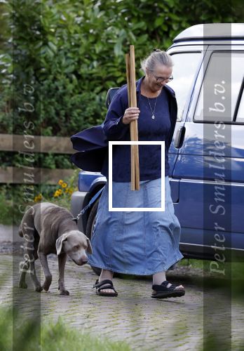 Zuiderwoude 26 juli 2023
Thijs Romer viert zijn verjaardag . Zijn moeder Yvonne Smolders is bij nhem thuis en laat de hond uit . Zus Nienke Romer en zwager Frederik Brom komen met hun dochter langs.