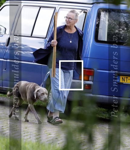 Zuiderwoude 26 juli 2023
Thijs Romer viert zijn verjaardag . Zijn moeder Yvonne Smolders is bij nhem thuis en laat de hond uit . Zus Nienke Romer en zwager Frederik Brom komen met hun dochter langs.