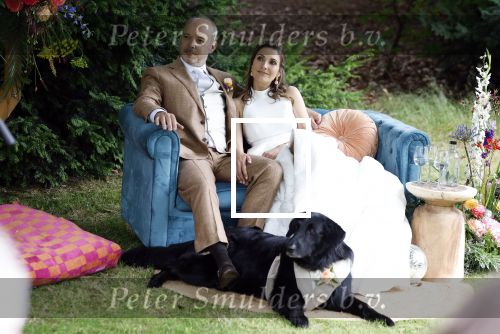 Arnhem 7 juli 2024
Annemarie Bruning en Frits Maeijer trouwen . Hun honden moeder en zoon zijn de getuigen . Marlayne Sahupala in de BAB en zingt verschillende liedjes .