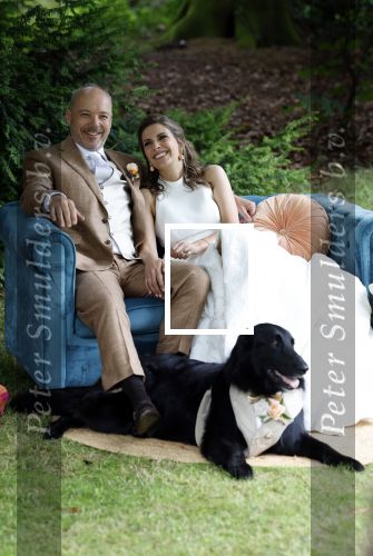 Arnhem 7 juli 2024
Annemarie Bruning en Frits Maeijer trouwen . Hun honden moeder en zoon zijn de getuigen . Marlayne Sahupala in de BAB en zingt verschillende liedjes .