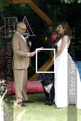 Arnhem 7 juli 2024
Annemarie Bruning en Frits Maeijer trouwen . Hun honden moeder en zoon zijn de getuigen . Marlayne Sahupala in de BAB en zingt verschillende liedjes .