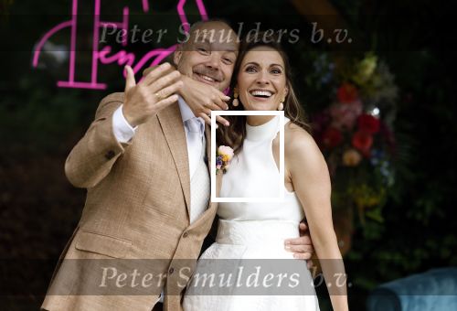 Arnhem 7 juli 2024
Annemarie Bruning en Frits Maeijer trouwen . Hun honden moeder en zoon zijn de getuigen . Marlayne Sahupala in de BAB en zingt verschillende liedjes .