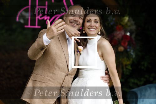 Arnhem 7 juli 2024
Annemarie Bruning en Frits Maeijer trouwen . Hun honden moeder en zoon zijn de getuigen . Marlayne Sahupala in de BAB en zingt verschillende liedjes .
