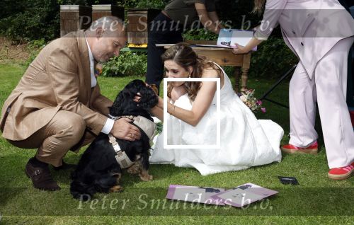 Arnhem 7 juli 2024
Annemarie Bruning en Frits Maeijer trouwen . Hun honden moeder en zoon zijn de getuigen . Marlayne Sahupala in de BAB en zingt verschillende liedjes .