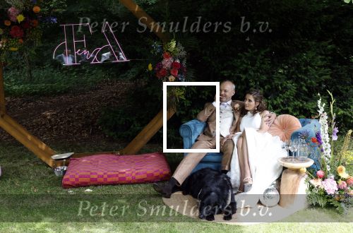 Arnhem 7 juli 2024
Annemarie Bruning en Frits Maeijer trouwen . Hun honden moeder en zoon zijn de getuigen . Marlayne Sahupala in de BAB en zingt verschillende liedjes .