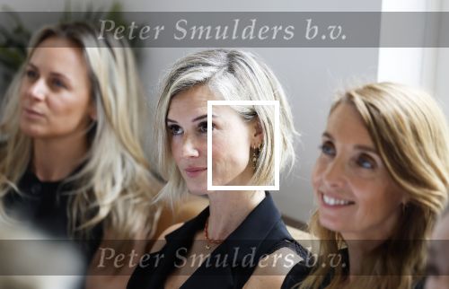Laren 2 juli 2024
Boekpresentatie Vivian Reijs . oa aanwezig Leontine Ruiters Anouk de Mol Anouk Smulders Merel v Carlsburg .
Ook haar dochter Day Ewbank moeder Meddy Clous en broer Bobby Clous waren aanwezig.