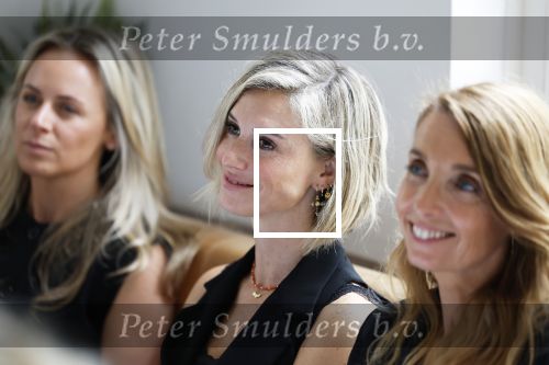 Laren 2 juli 2024
Boekpresentatie Vivian Reijs . oa aanwezig Leontine Ruiters Anouk de Mol Anouk Smulders Merel v Carlsburg .
Ook haar dochter Day Ewbank moeder Meddy Clous en broer Bobby Clous waren aanwezig.